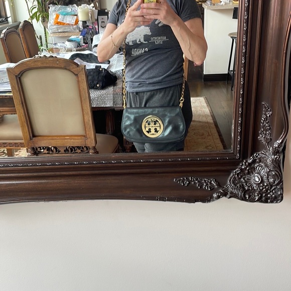 🛍🛍HOST PICK🛍🛍Stunning Tory Burch Crossbody leather bag - Picture 2 of 12